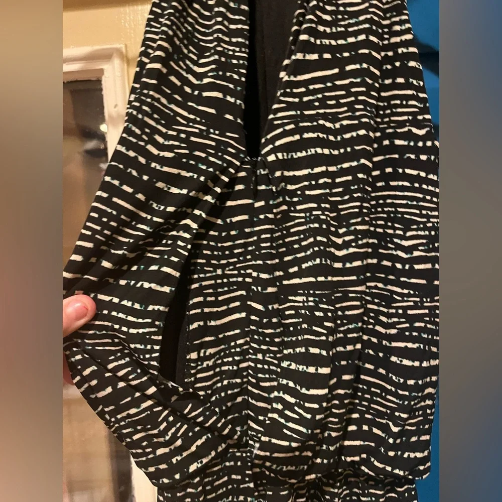 Black and White Patterned Jumpsuit Sz 8 Ivy + Blue with Silver Accents - Picture 15 of 16